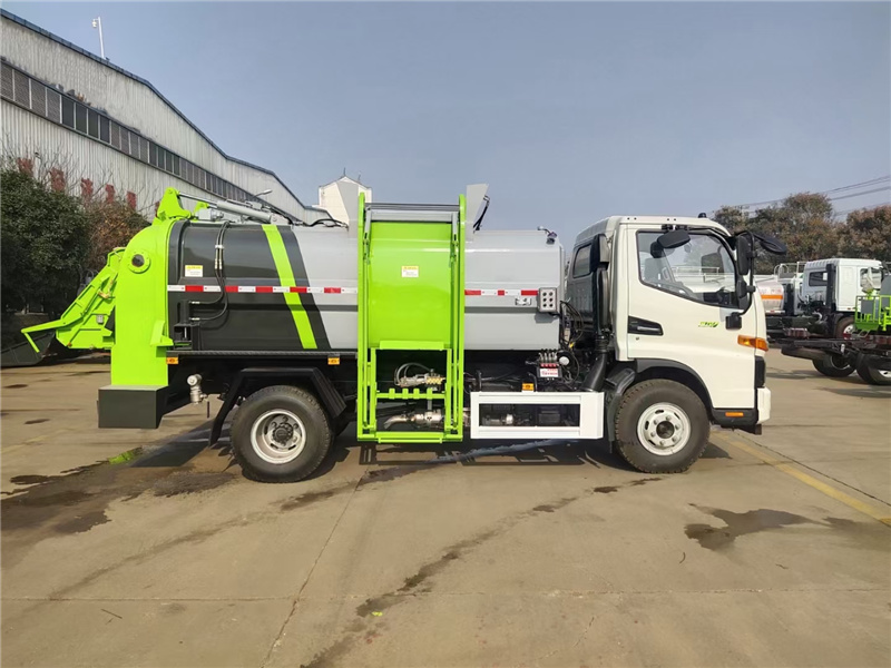 江淮7方餐廚垃圾車(chē)（方罐）